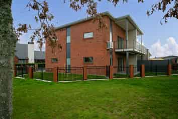 2/49 Pengover Avenue, Leamington