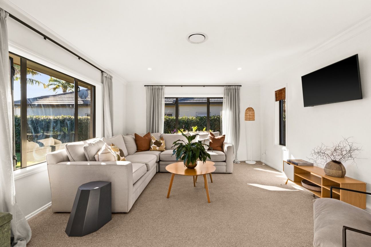 Sun Filled Family Home. Solid Construction. – pohled 3