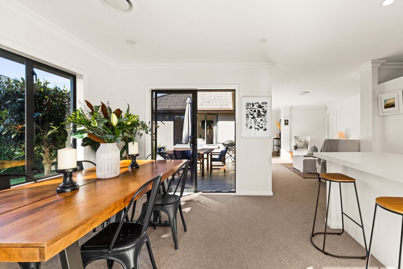 Sun Filled Family Home. Solid Construction. – pohled 5