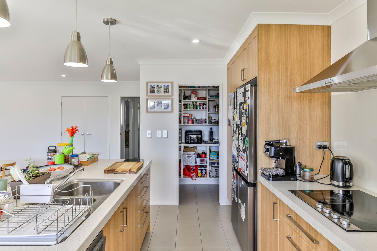Modern Family Home in Sought-After Millwater - Altro