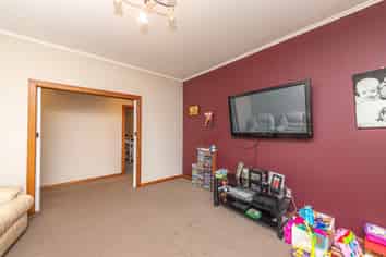 25 Fergusson Street, Springvale