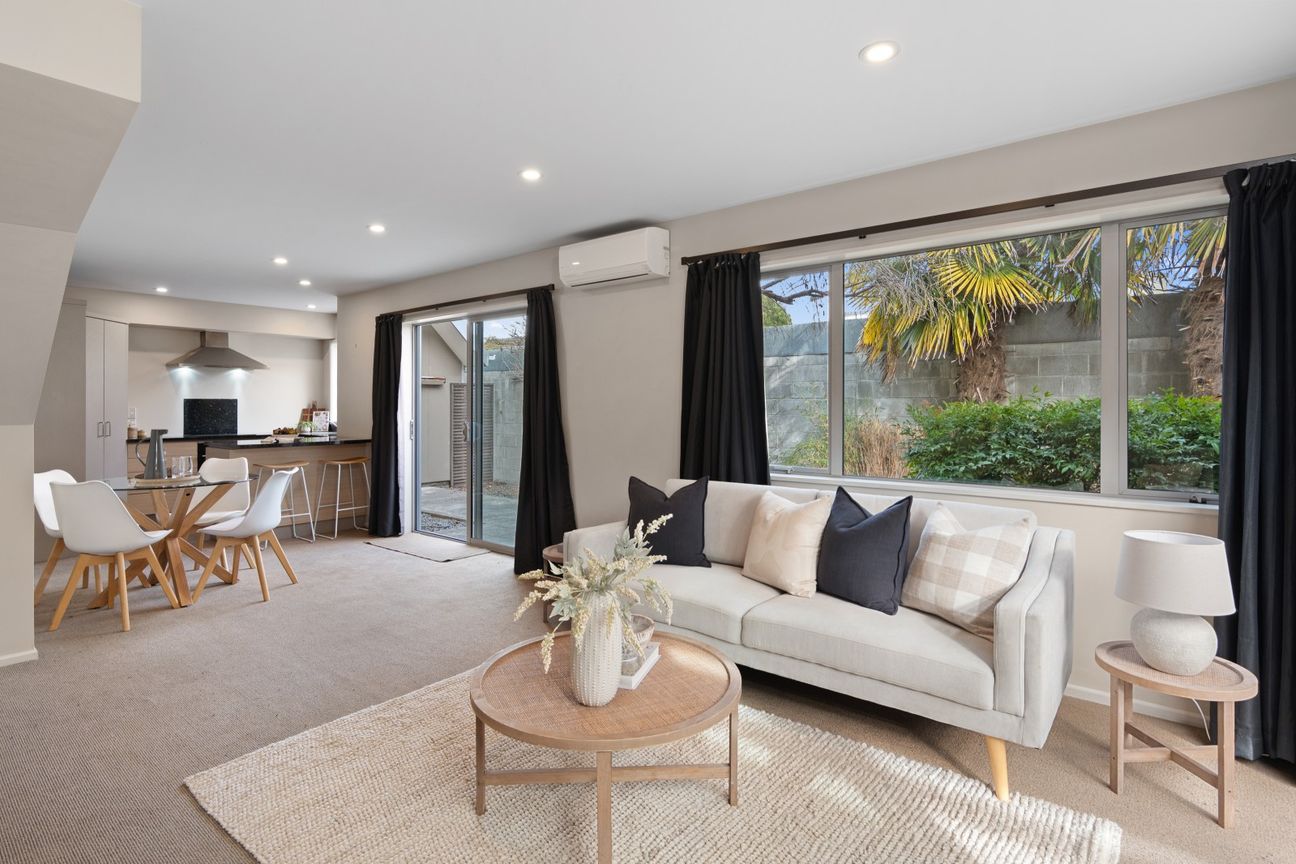 Freehold ease with double garaging - Vista 4