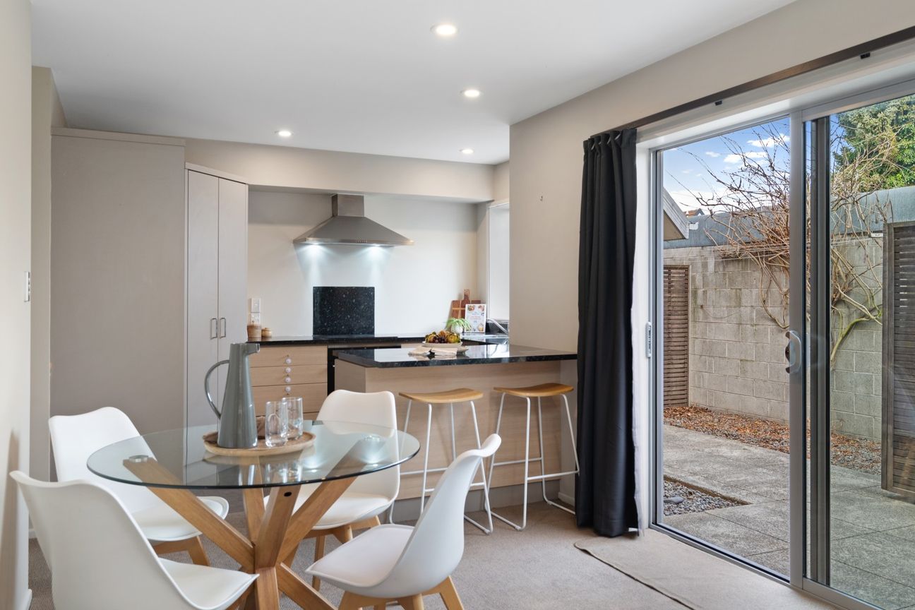 Freehold ease with double garaging - Vista 5