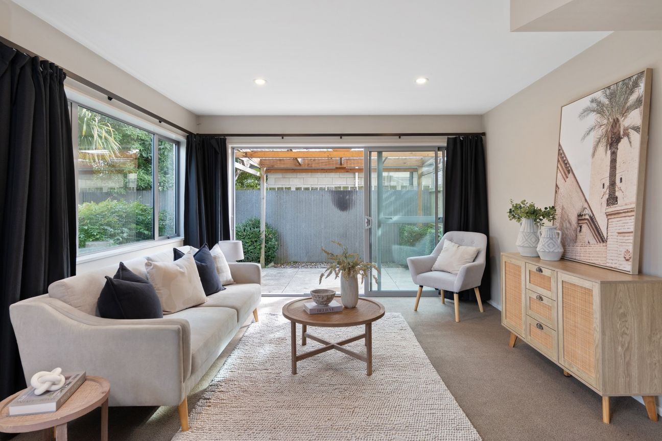Freehold ease with double garaging - Vista 3