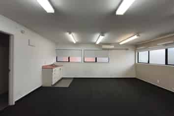 Flexible first floor office