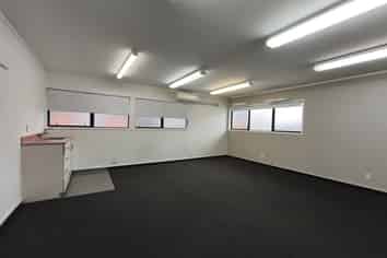 Flexible first floor office