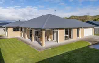 8B Carrick Robertson Place, Waihi