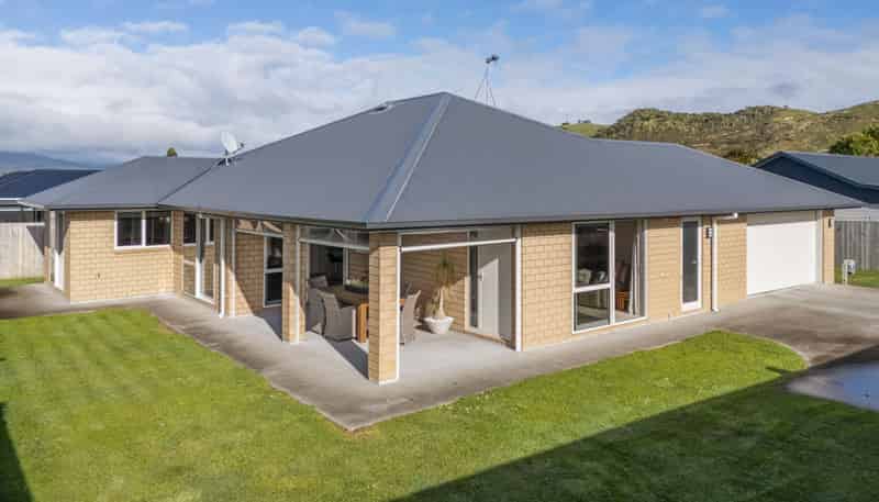 8B Carrick Robertson Place, Waihi