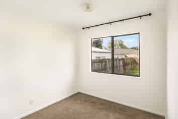 86 Maplesden Drive, Clendon Park