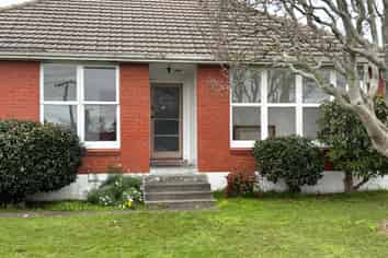 15 Duff Crescent, Highbury