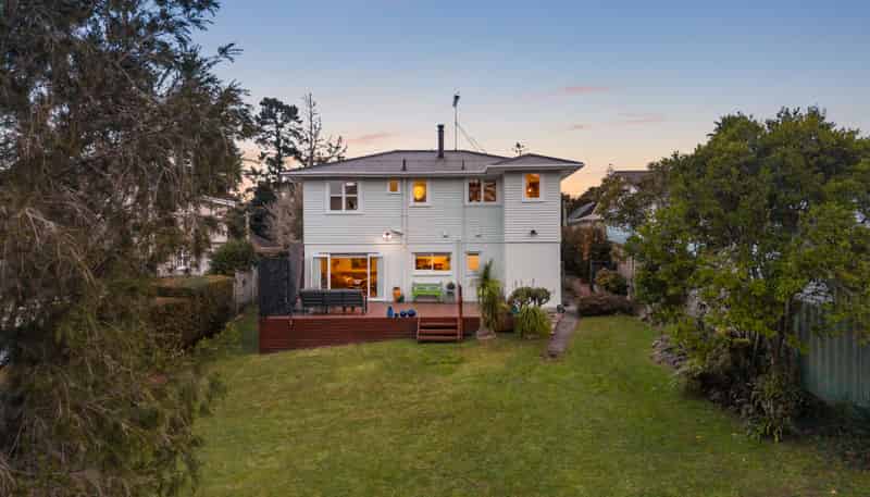 41 Lauderdale Road, Birkdale