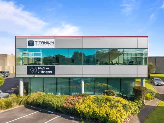 Classy 168sqm Albany office, seven car parks
