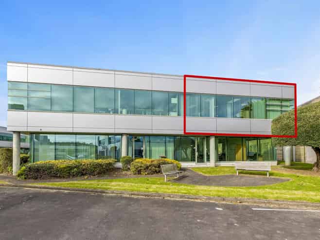Quality 155sqm office with exceptional parking