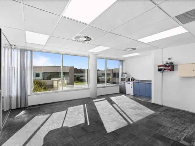 Quality 155sqm office with exceptional parking
