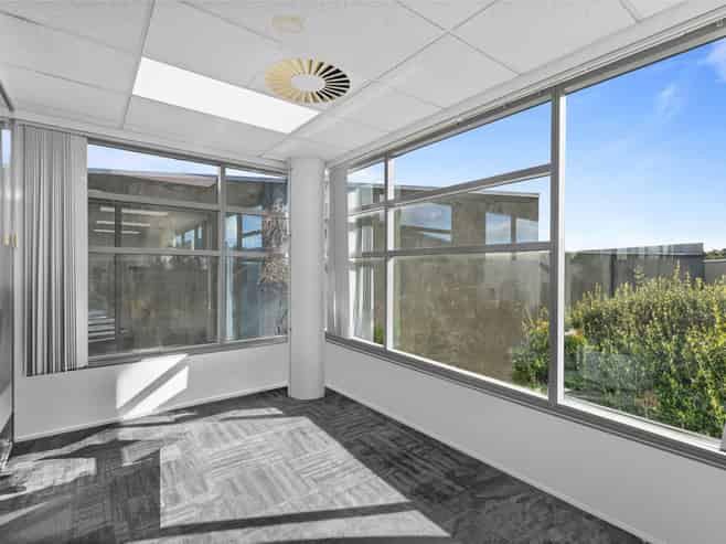 Quality 155sqm office with exceptional parking