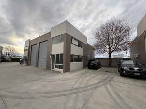 Functional industrial unit - office and warehouse