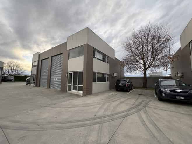 Functional industrial unit - office and warehouse