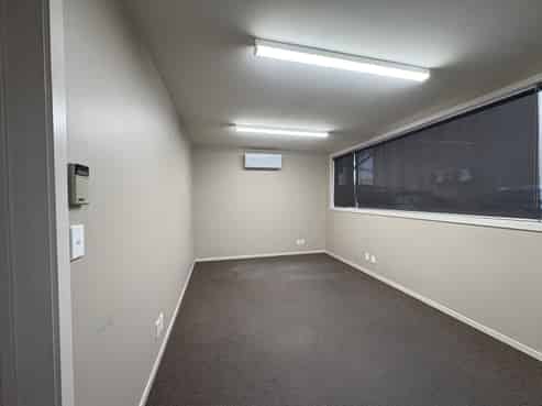 Functional industrial unit - office and warehouse