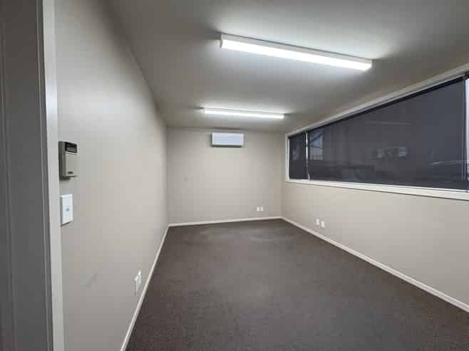 Functional industrial unit - office and warehouse