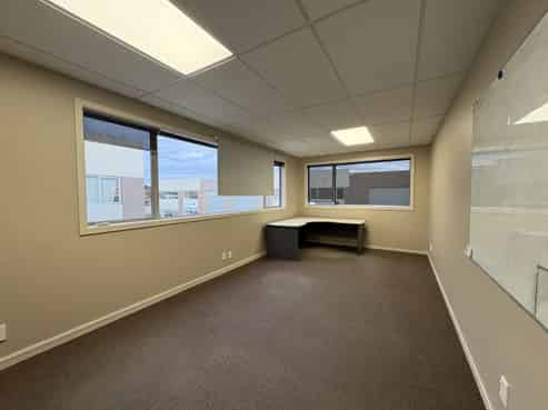 Functional industrial unit - office and warehouse