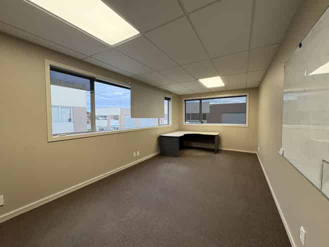 Functional industrial unit - office and warehouse