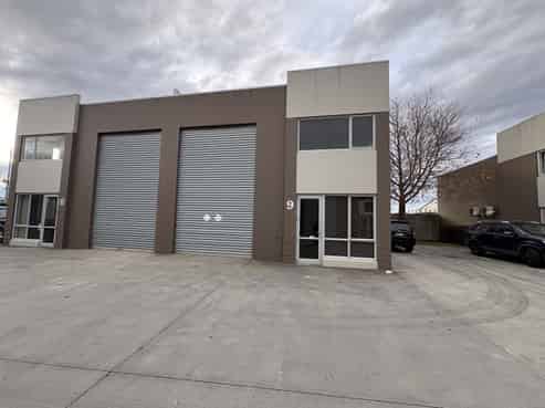 Functional industrial unit - office and warehouse