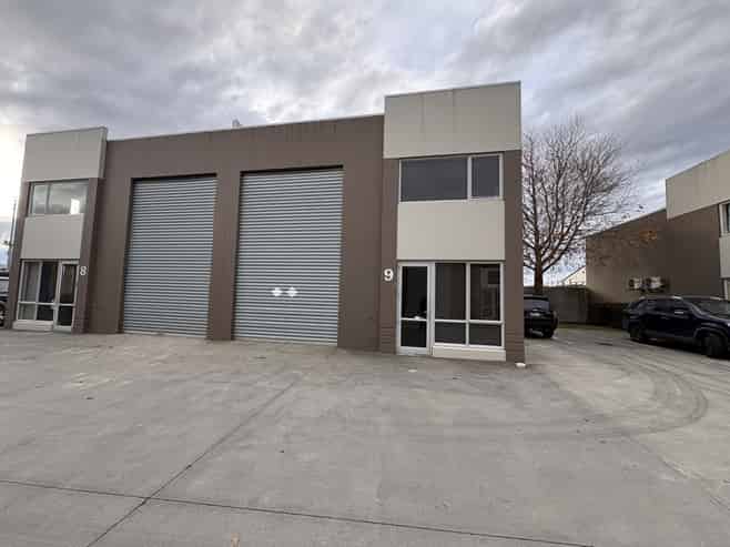 Functional industrial unit - office and warehouse