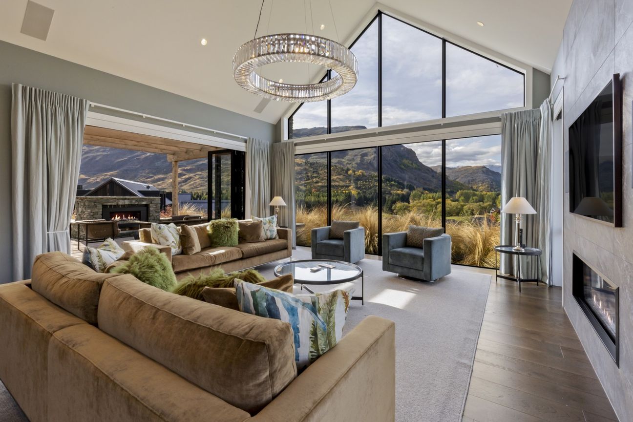 A Striking Home of Timeless Presence - Bild 3