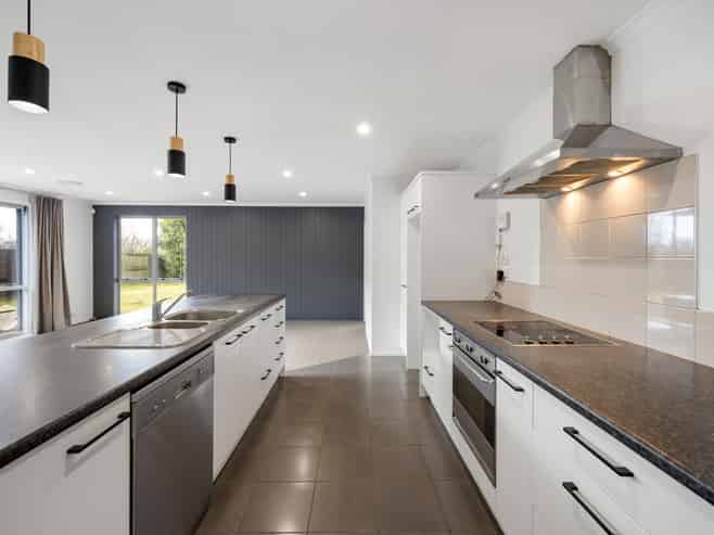 59 Wiltshire Drive, Huntington
