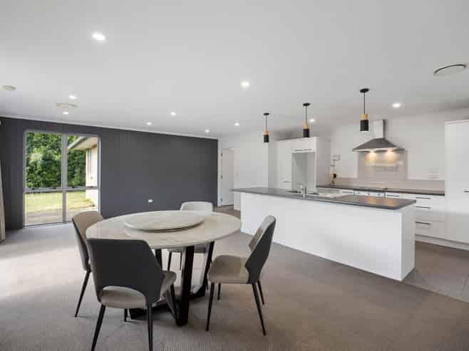 59 Wiltshire Drive, Huntington