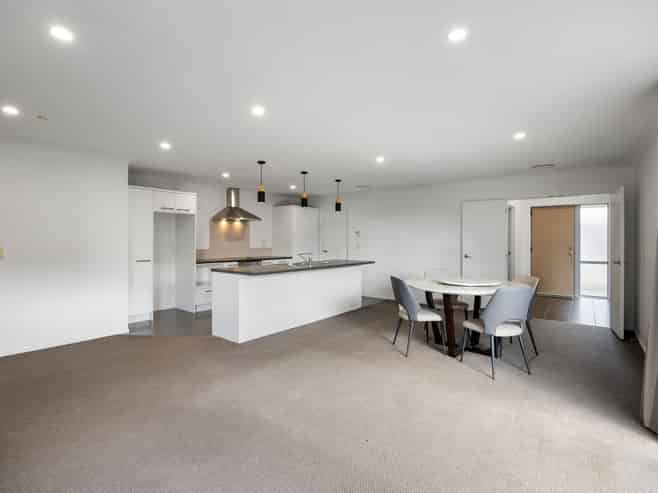 59 Wiltshire Drive, Huntington