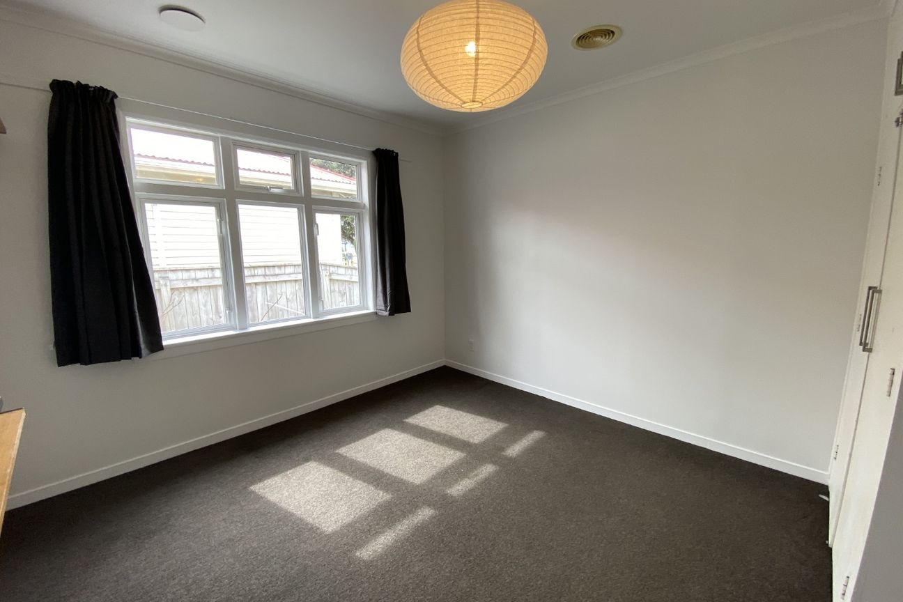Charming 3-Bedroom Character Home in the Heart of Miramar – další