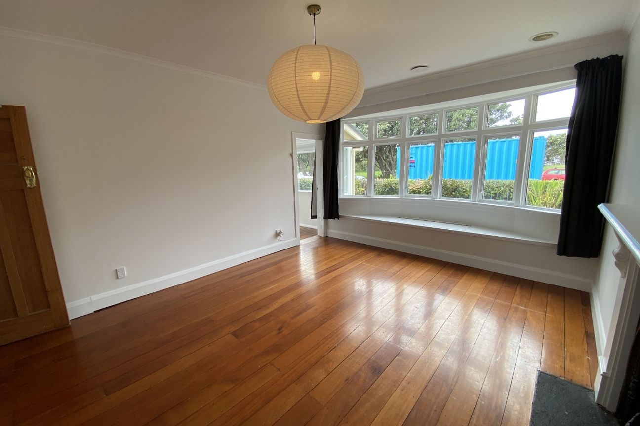 Charming 3-Bedroom Character Home in the Heart of Miramar – pohled 2