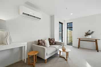 10/200 Main North Road , Redwood