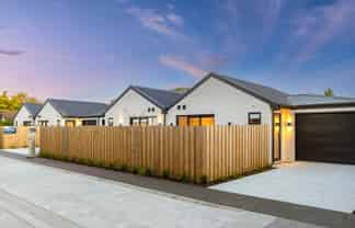10/200 Main North Road , Redwood