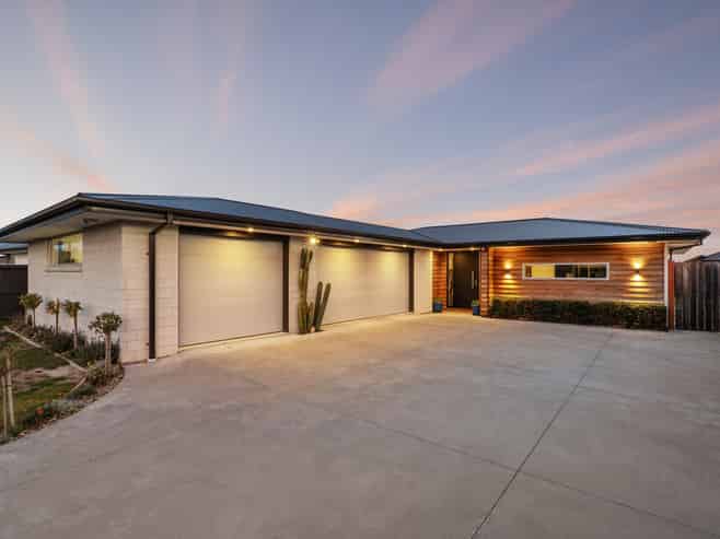 30 Whitehorn Drive, Lincoln