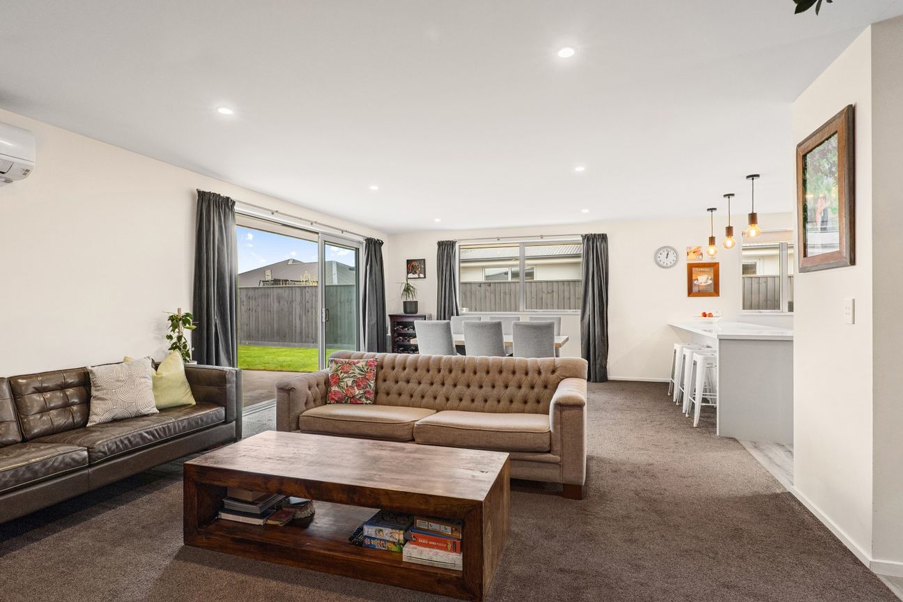 Triple garage, three bedrooms, top-tier living - Aanzicht 6