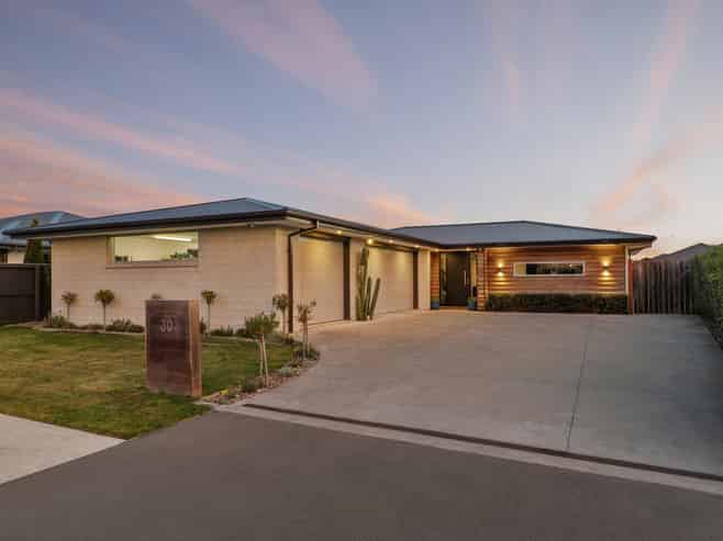 30 Whitehorn Drive, Lincoln