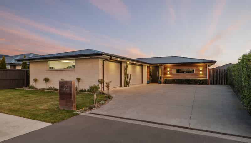 30 Whitehorn Drive, Lincoln