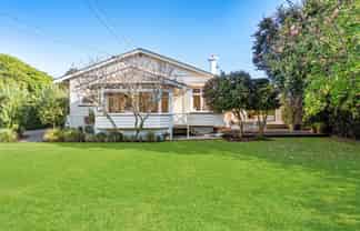 49 Lloyd Avenue, Mount Albert