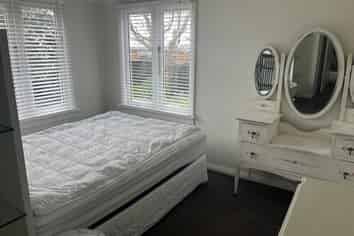 406 Devon Street East, Strandon