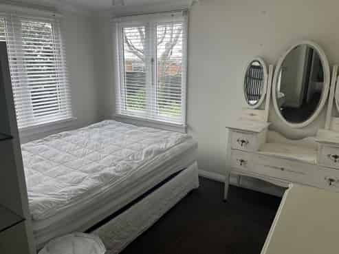 406 Devon Street East, Strandon