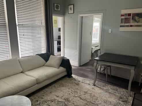 406 Devon Street East, Strandon