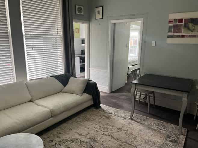 406 Devon Street East, Strandon