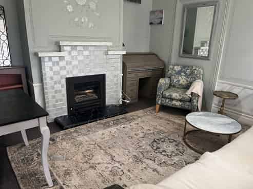 406 Devon Street East, Strandon
