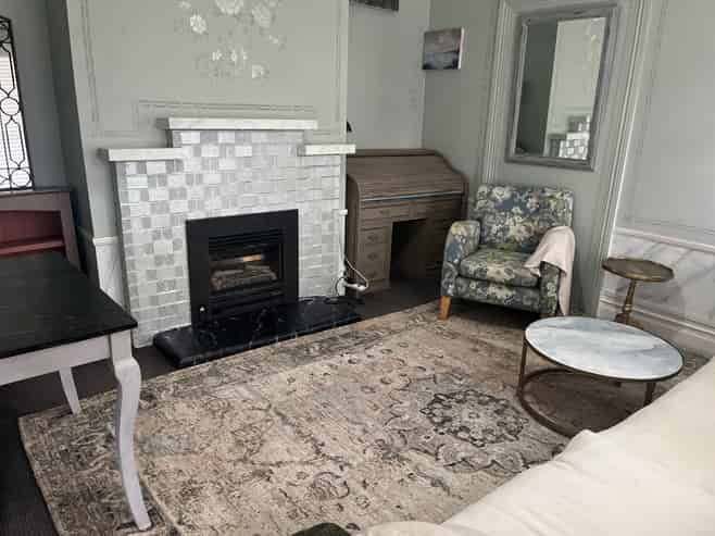 406 Devon Street East, Strandon