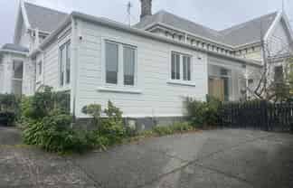 406 Devon Street East, Strandon
