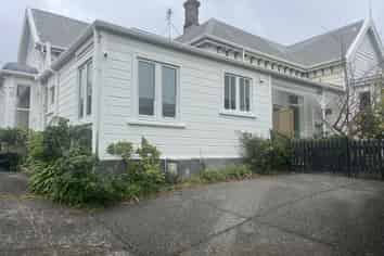 406 Devon Street East, Strandon