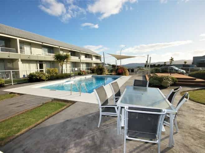 8 (C1/300  Lake Terrace, Taupo