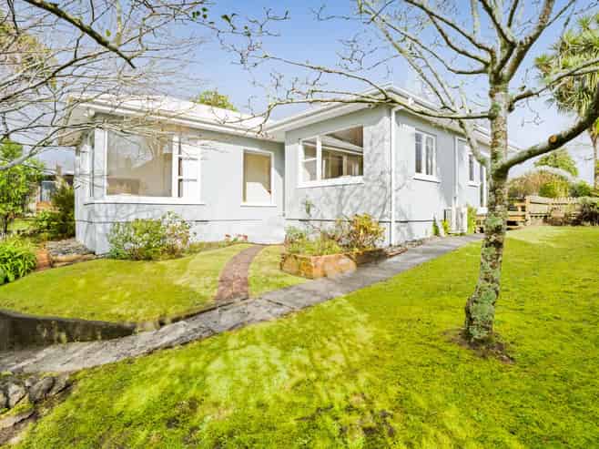 50 Brooklands Road, Brooklands